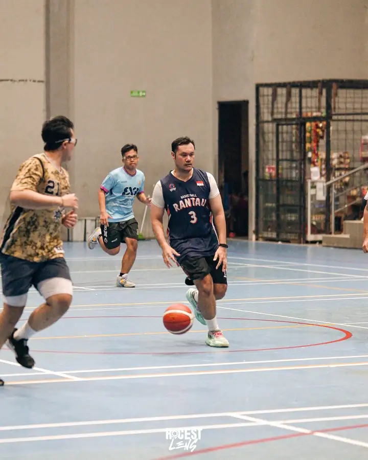 Regular games pria iMasyour League di Gelanggang Remaja Duren Sawit